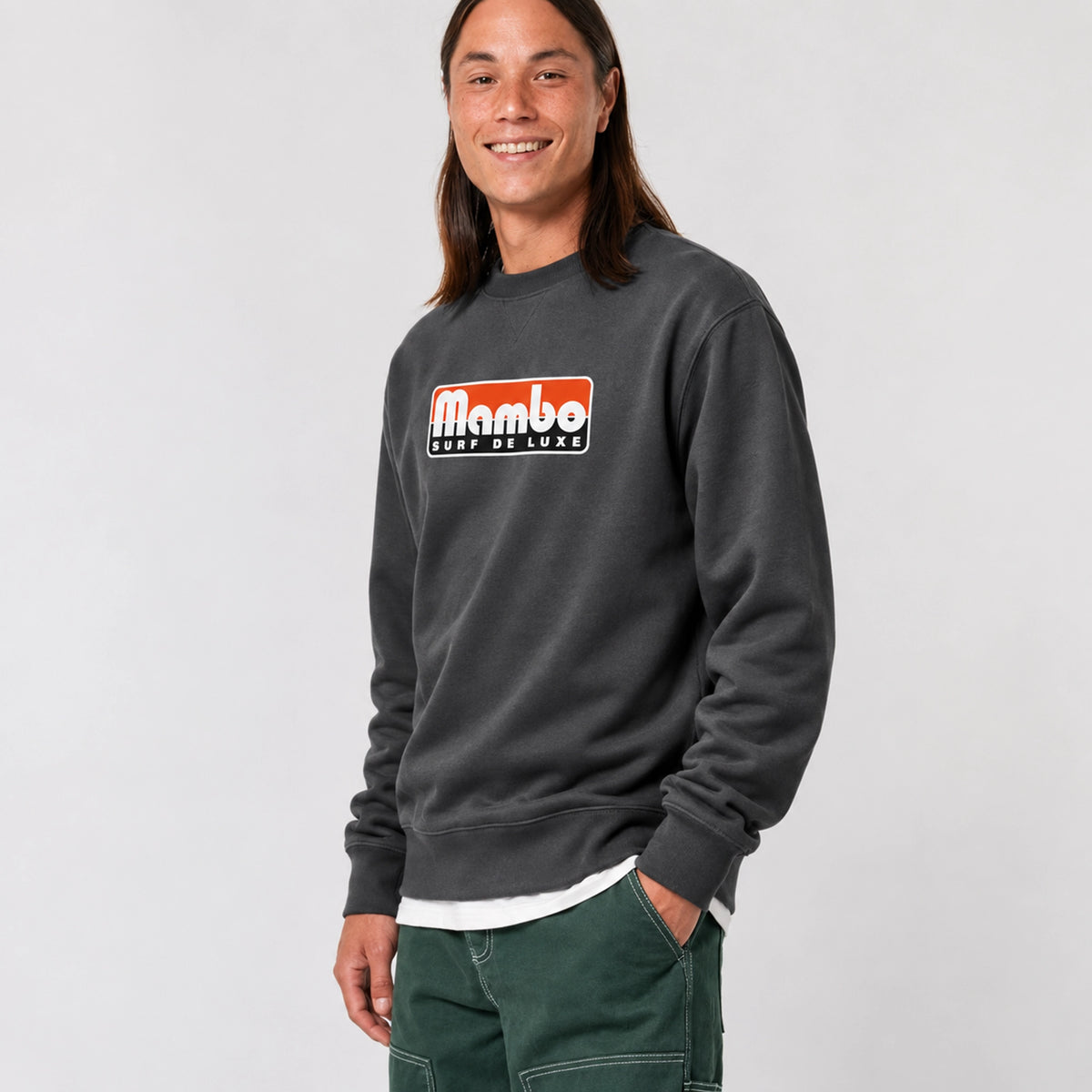 Surf Deluxe sweatshirt in Anthracite — model front